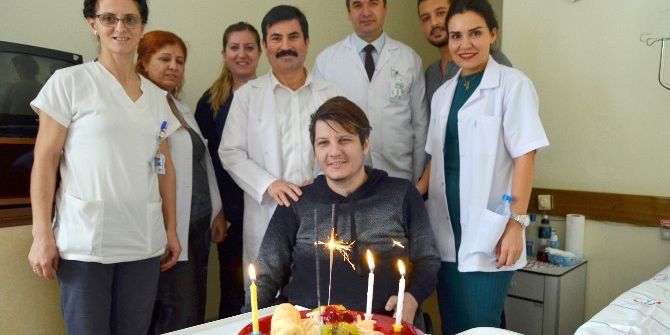 Tunceli Gazisi’ne Hastanede Sürpriz Doğum Günü