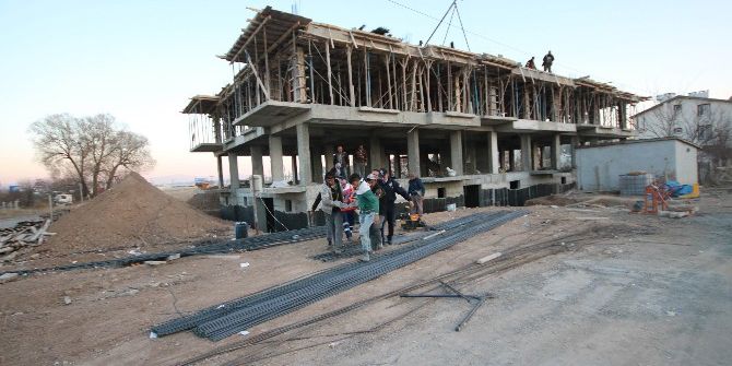 İnşaatın Havalandırma Boşluğuna Düşen İşçi Yaralandı