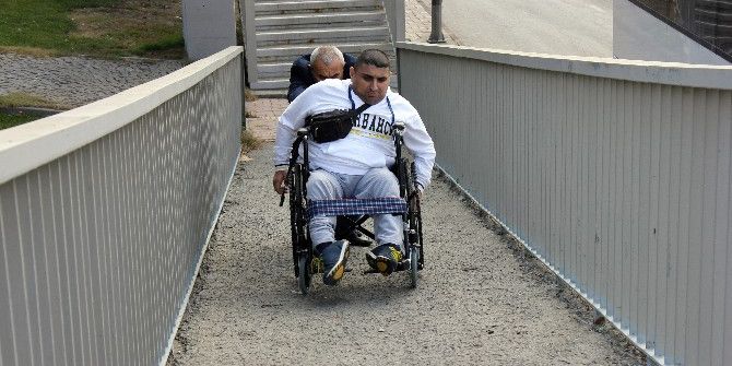 İstanbul Büyükşehir Belediyesi’nden Engelliye Üst Geçit Eziyeti