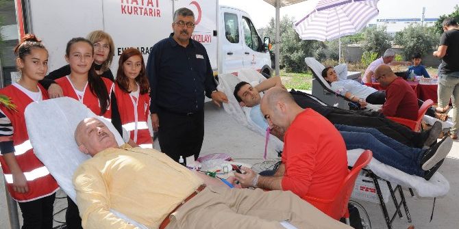 Erdemli’deki Yardımcılar Ortaokulu’nda Kan Bağışı