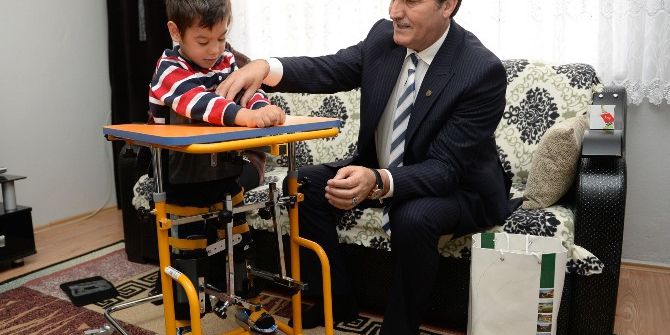 Dündar’dan Kas Hastası Çocuğa Yardım Eli