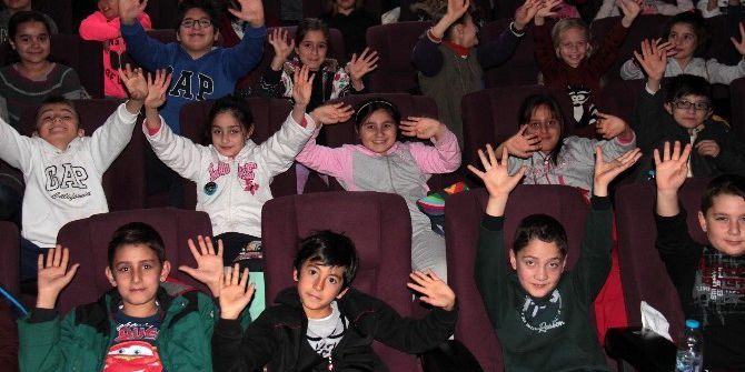 Çocuklar Tiyatroyla Buluştu