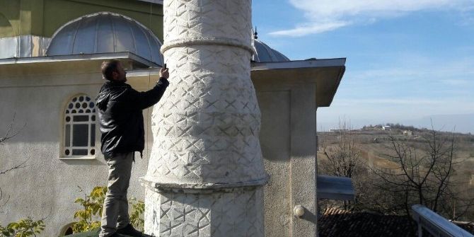 “Alo” Demek İçin Minareye Çıkıyorlar