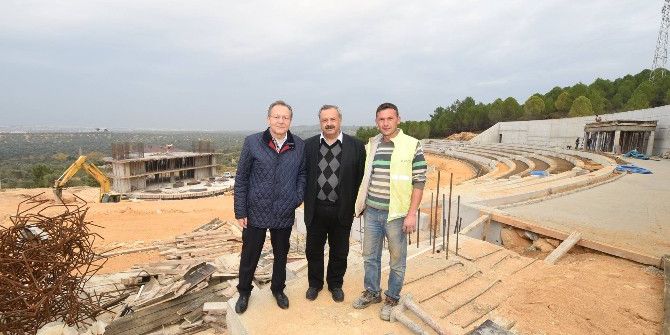 Başkan Uğur Burhaniye’de İncelemelerde Bulundu