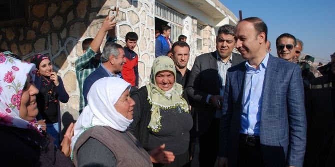 Vali Abdullah Erin Ve Protokol Üyeleri Köylülerle Bir Araya Geldi