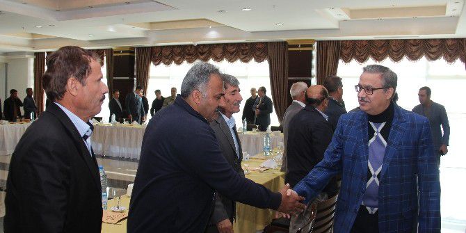 Vali Su Muhtarlarla Buluştu