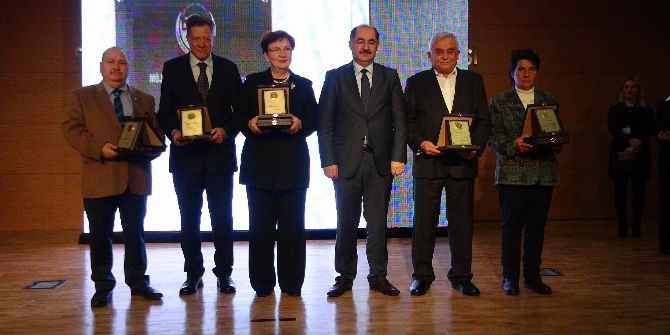 Üniversite Hastanesine Bağışta Bulunan Hayırseverlere Plaket