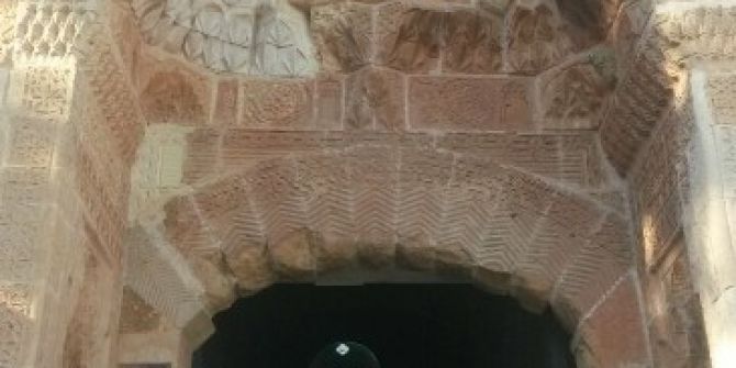 "Diriliş Ertuğrul"dan Etkilendi Türbe Gezisine Çıktı