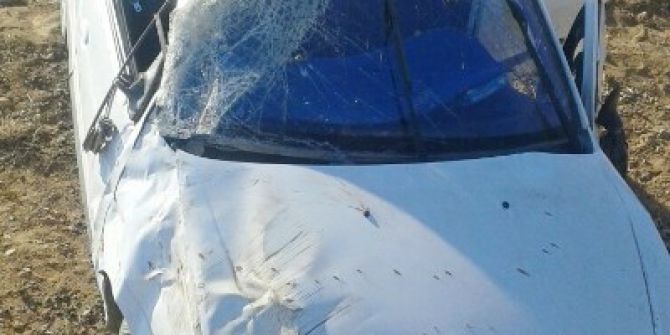 Takla Atan Otomobildeki 2 Kişi Yaralandı