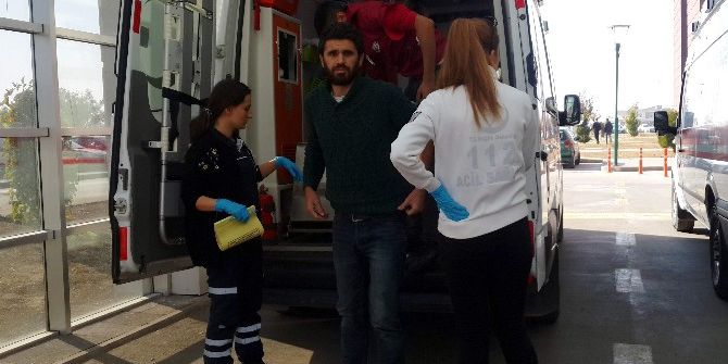 Motosikletle Otomobil Çarpıştı: 2 Yaralı