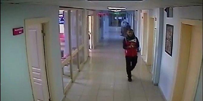 Hastaların Cep Telefonunu Çalan Hırsız Kamerada