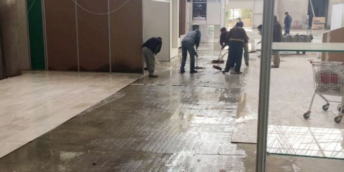 Antalya’da Tarım Fuarı Yağmura Teslim Oldu