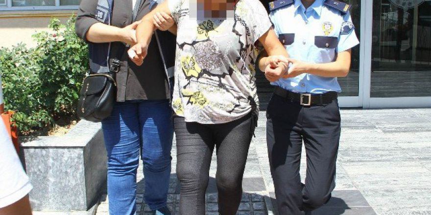 Üvey Kardeşini Bıçaklayan Abla Tutuklandı