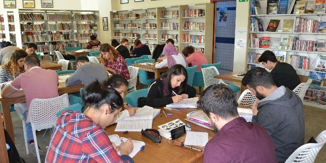 Büyükşehir Kütüphanesi Kitapseverleri Bekliyor