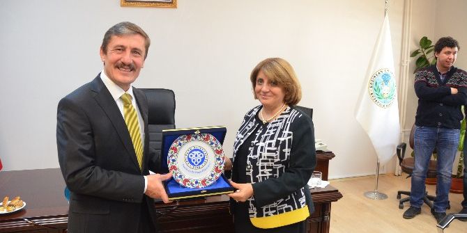 Eczacılık Fakültesinde Görev Değişimi