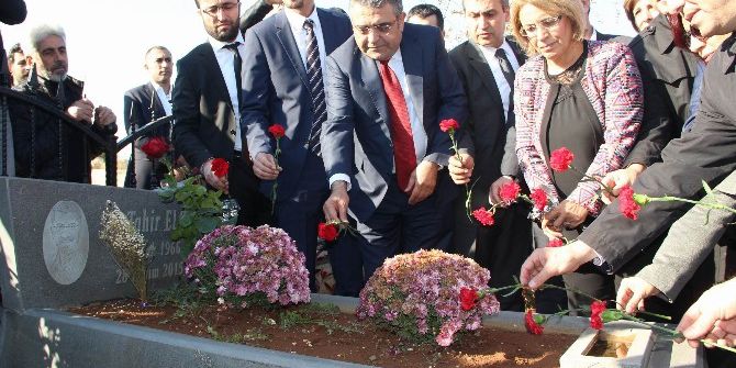 Elçi, Mezarı Başında Anıldı