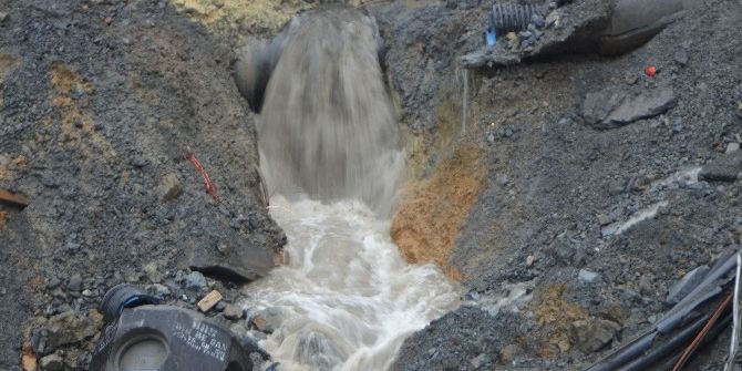 Yoğun Yağış Ve Patlayan Boru Nedeniyle Şantiyeyi Su Bastı