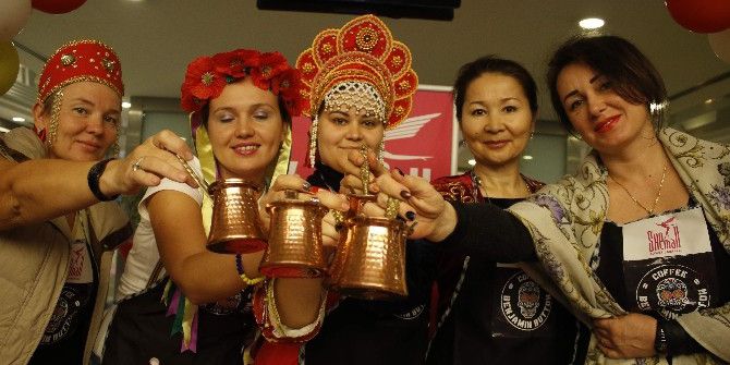 Yabancı Gelinler En Güzel Türk Kahvesini Yapmak İçin Yarıştı