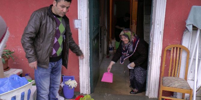 Sağanak Yağmur Su Baskınını Beraberinde Getirdi