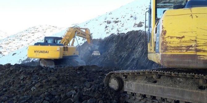 Büyükşehir Kırsalda Elverişsiz Hava Şartlarına Rağmen Yol Yapıyor