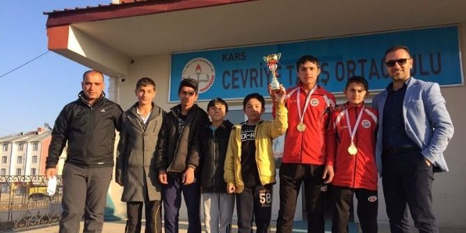 Yeni Okullarında İlk Kupaları