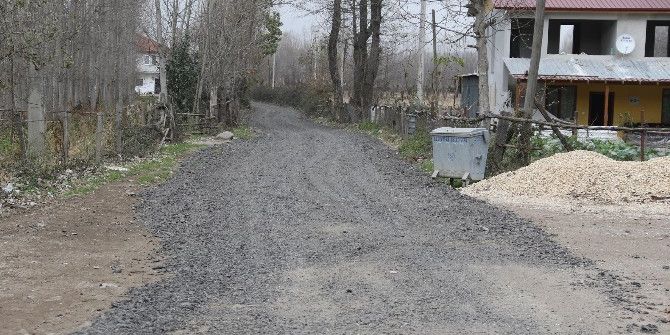 Altındere Maallesinde Bozuk Yollar Asfaltlanıyor