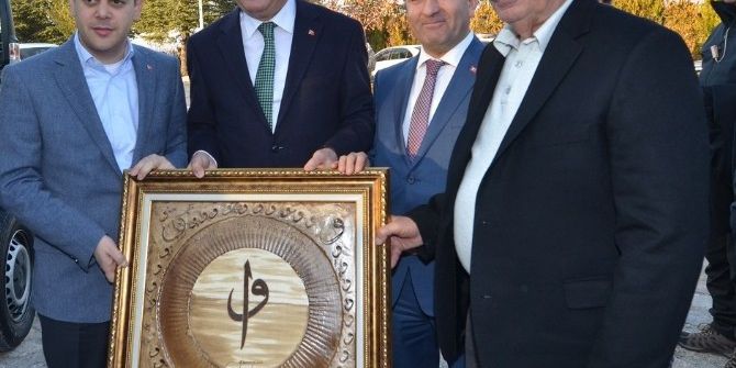 Belediye Başkanı Polat Bakanlara Projelerle İlgili Dosya Sundu