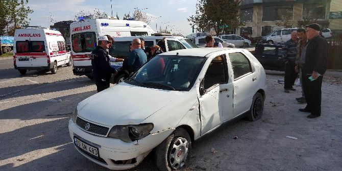 Hastane Dönüşü Kaza: 2 Yaralı