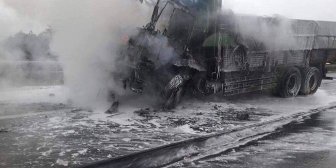Seyir Halindeki Un Kamyonu, Küle Döndü