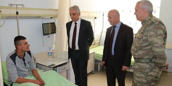Vali Toprak’tan Yaralı Askerlere Ziyaret