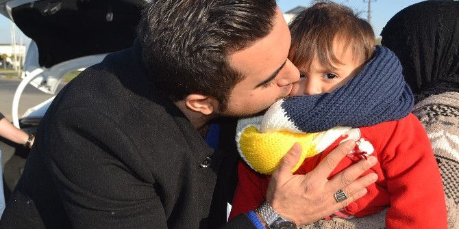 Diyarbakırlı Gençler, Sokakta Çalıştırılan Çocukları Giydirdi