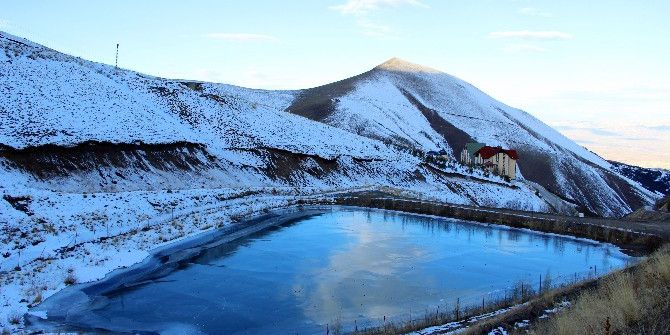 Erzurum’da Soğuk Hava Göleti Dondurdu