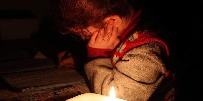 Mum Işığındaki Hayatlar