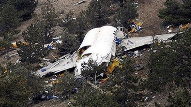 Brezilyalı futbolcuları taşıyan uçak düştü