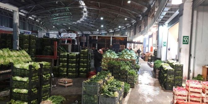 Pazarcılar Halde Eylem Yaptı, Bursa’da Pazarlara Meyve Ve Sebze Gidemedi