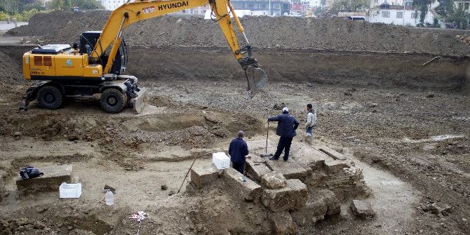 Antalya’da Yurt İnşaatı Kazısından Antik Mezar Çıktı