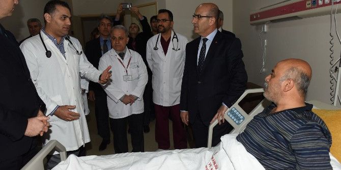 Vali Demirtaş, Saldırıda Kalp Krizi Geçiren Valilik Çalışanı Aktaş’a Moral Verdi