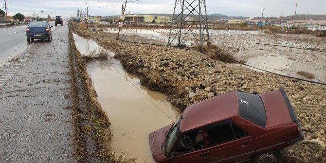 Ayvalık’ta Yaşanan Sel Faciasının Büyüklüğü Gündüz Ortaya Çıktı