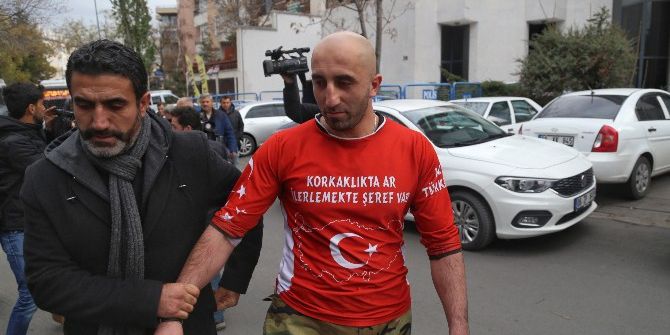 Hdp Önünde Etekli Eylem