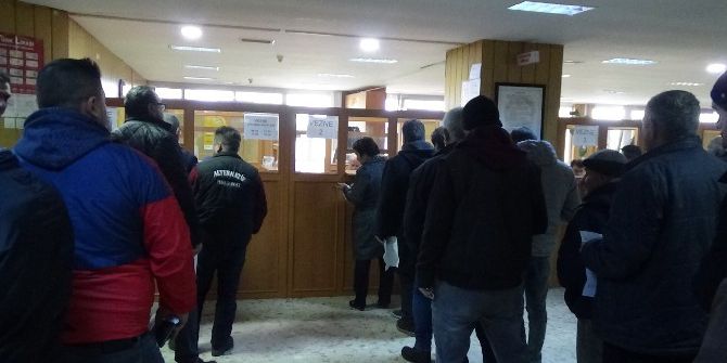 Vergi Borçluları Vezne Kuyruğunda Bekliyor