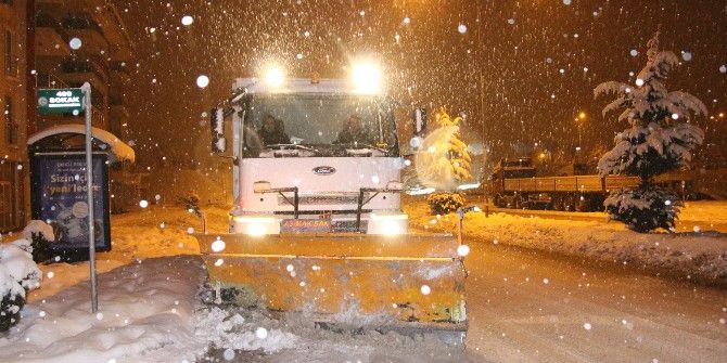Bolu Belediyesi Ekipleri Karla Mücadelede Alarma Geçirildi