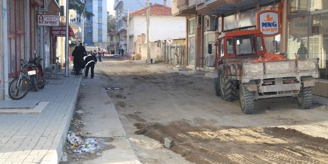 Burhaniye’ De Yol Seferberliği