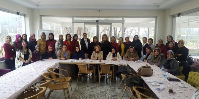 Ak Parti Kadın Kolları Kahvaltıda Buluştu