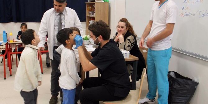 Minik Öğrenciler Diş Taramasından Geçti