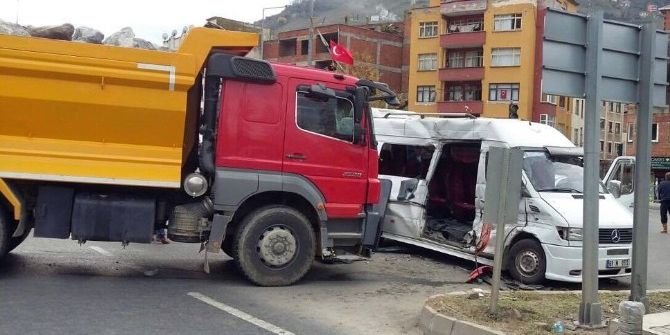 Trabzon’da Trafik Kazası: 11 Yaralı