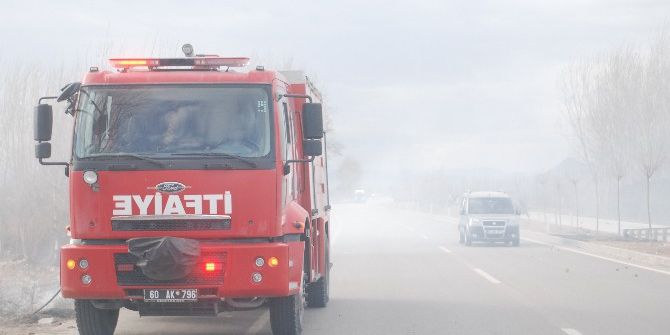 Tokat’ta Anız Yangını Sürücülere Zor Anlar Yaşattı