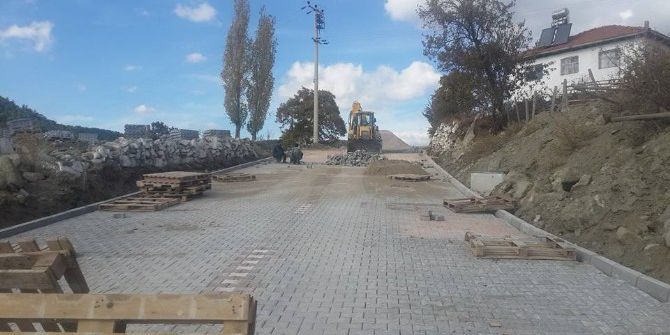 Manisa Büyükşehir’den Beğenler’e Kilit Parke Taşı