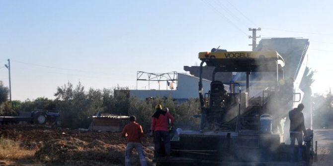 Erdemli Belediyesi, Sıcak Asfalt Çalışmalarına Devam Ediyor