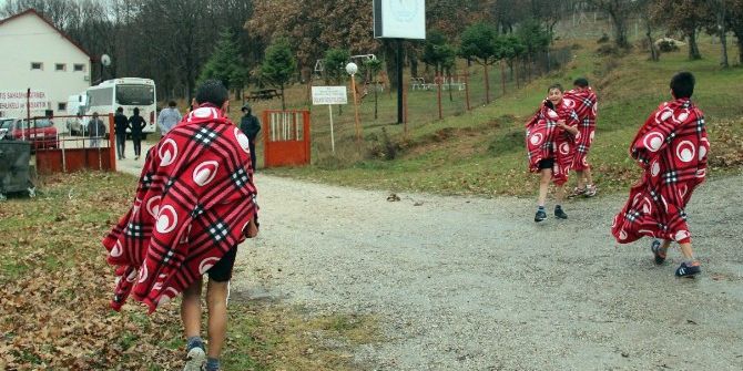 Yağmur Altında Koşan Sporcular Battaniyelerle Isındı