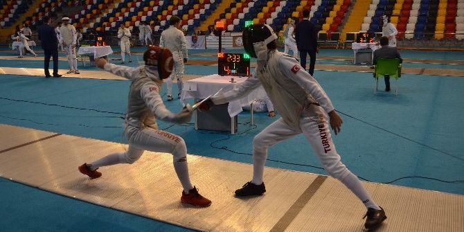 Adıyamanlı Eskrimciler, Kahramanmaraş’ta Kılıçlarını Çekecek